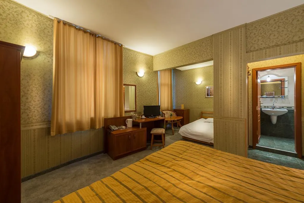 Family Hotel Chiplakoff Burgas 3*,
